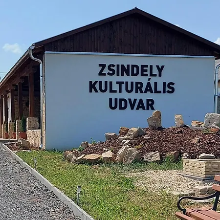 Zsindely Haz Karolyfalva Апартаменты *
