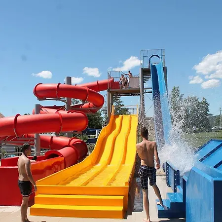 Zsindely Haz Karolyfalva Апартаменты Шаторальяуйхей