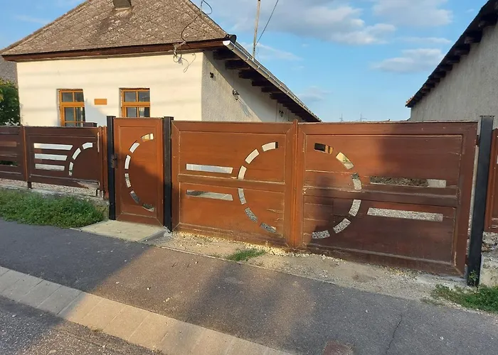 Zsindely Haz Karolyfalva Апартаменты *